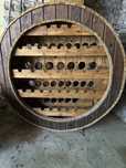 Winiarka drewniana. Stojak na wino.