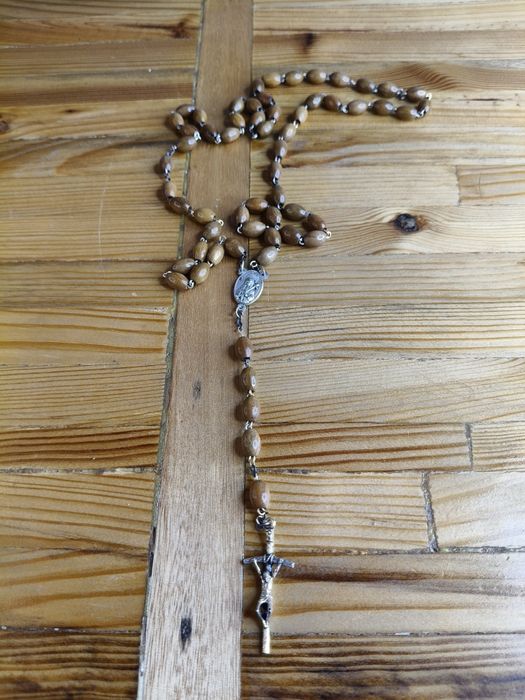 Stary różaniec z ziemią z Jerozolimy 74