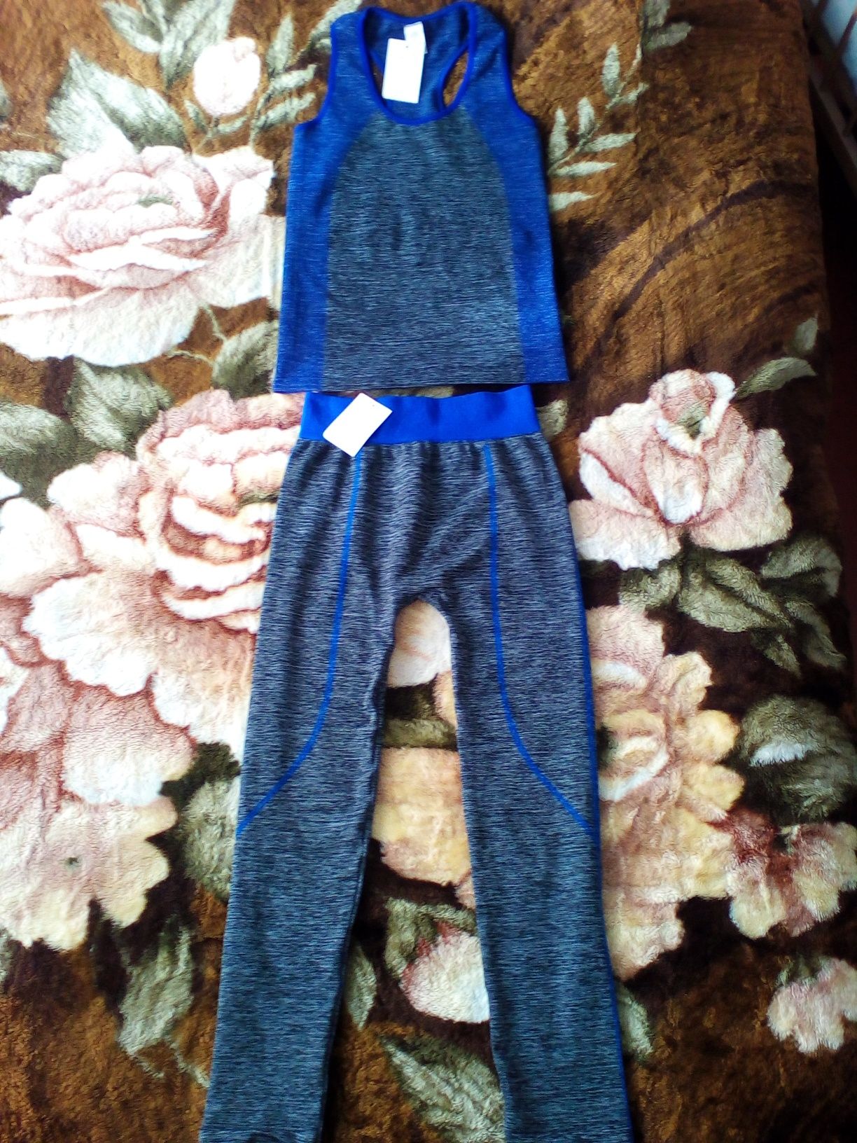 Спортивный костюм на 44-46 размер одежды фитнес лосины футболка лосіни