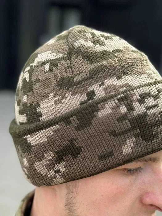 Армійська зимова шапка вязка на флісі тепла в'язана шапка з відворотом