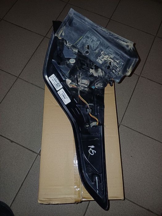 Фара задня Ford Kuga Escape 16-19 г задній фонарь з жовтим эскейп куг