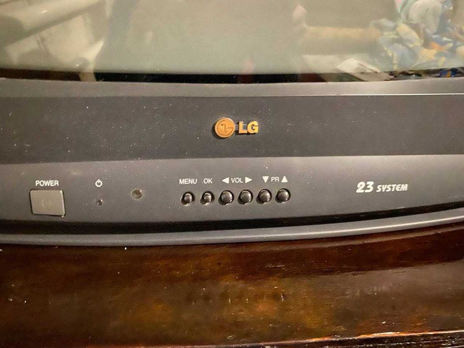 Телевизор LG CF-20g20 (20" диагональ)