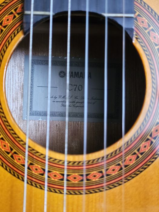 Guitarra Yamaha C70 com estojo