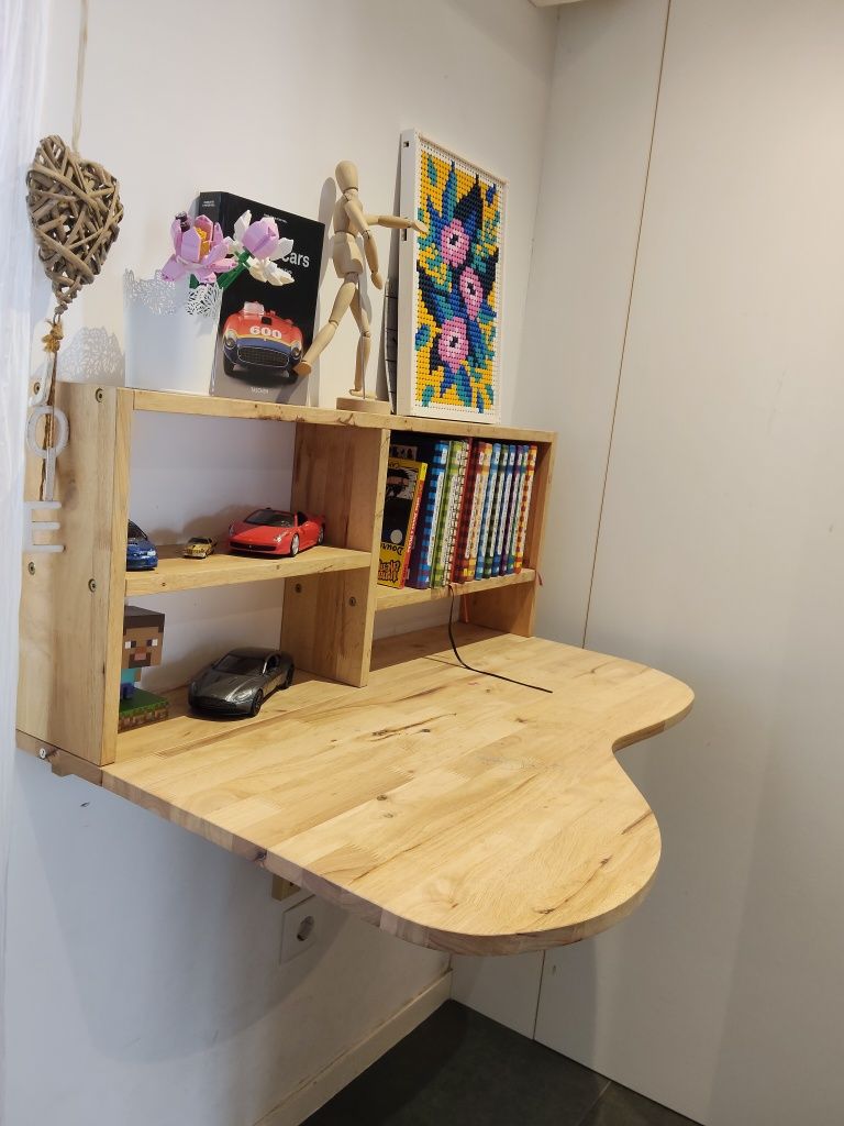 Secretaria madeira