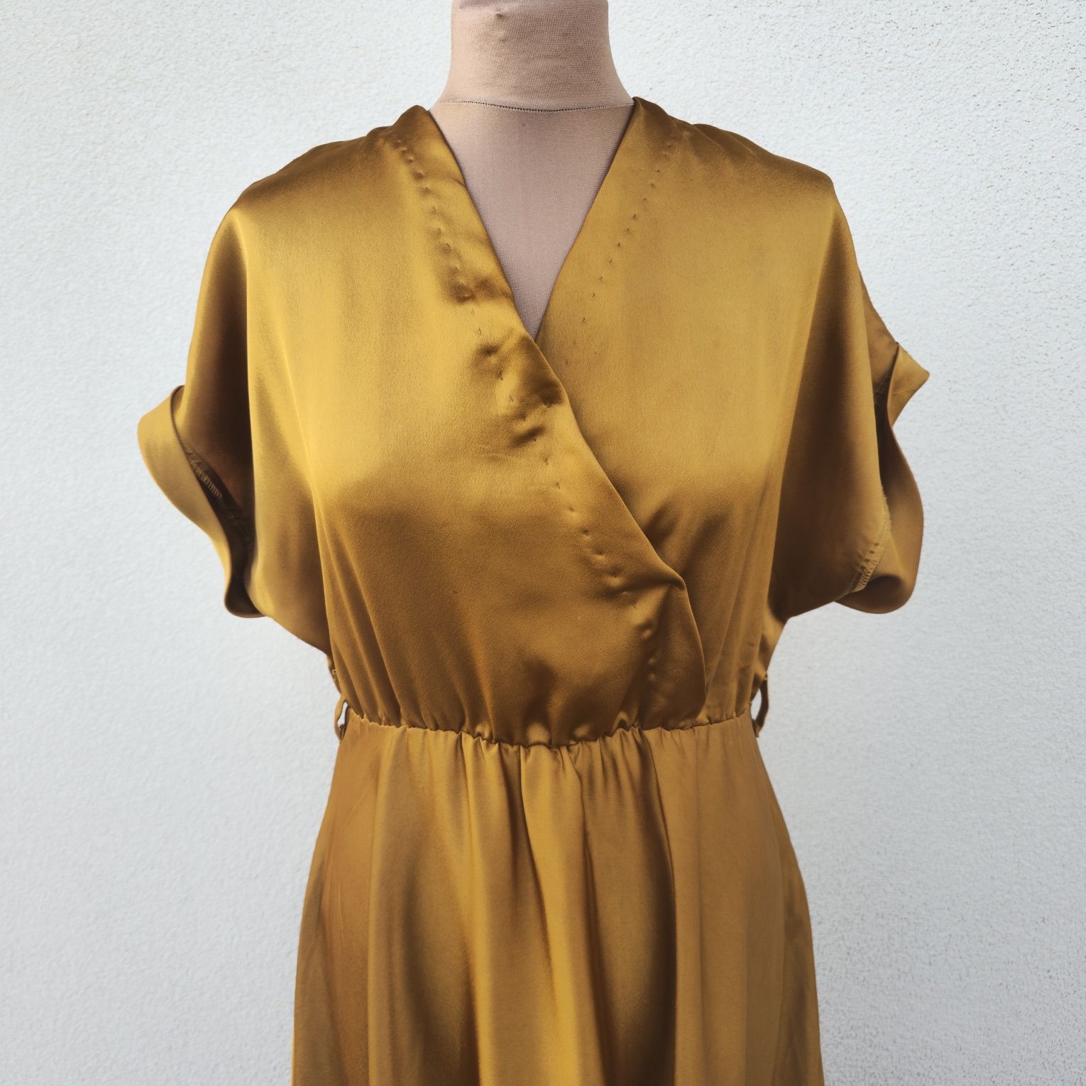 Musztardowa asymetryczna sukienka midi New Look M 38