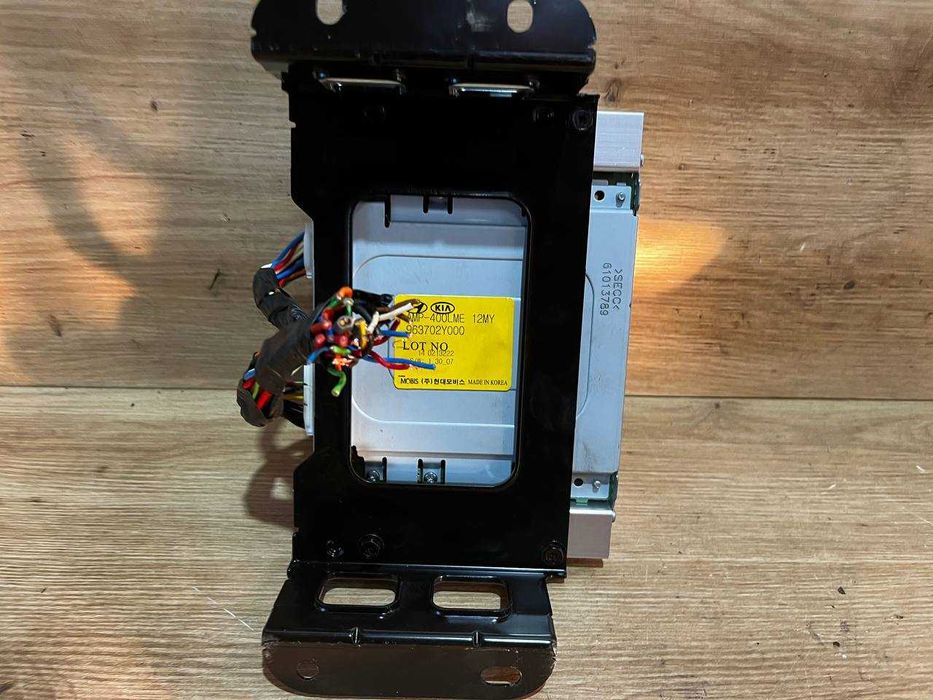 Блок управління підсилювач усилитель Hyundai IX35 Tucson ІХ35 Kia Spor