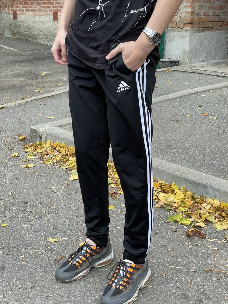 Спортивні чоловічі штани adidas