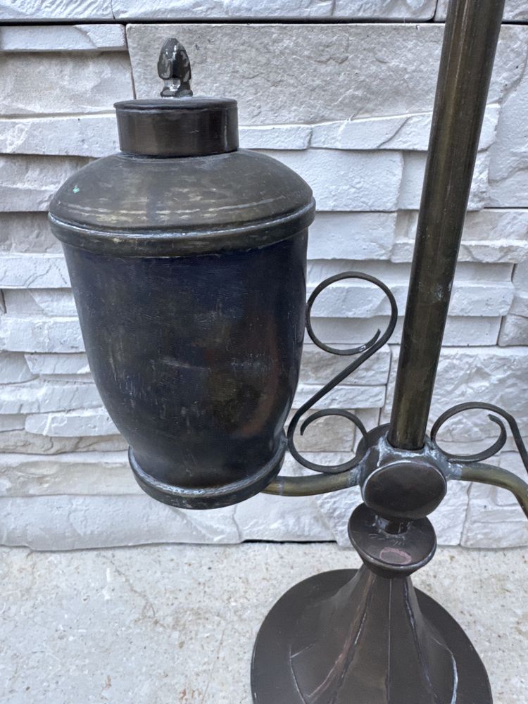 Bardzo stara lampa naftowa z mosiądzu