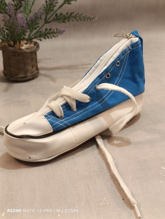 Piórnik but tenisowka