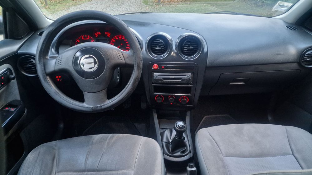 Seat ibiza 1.2 12V 70Cv gasolina
Ano 2004/01 Nacional