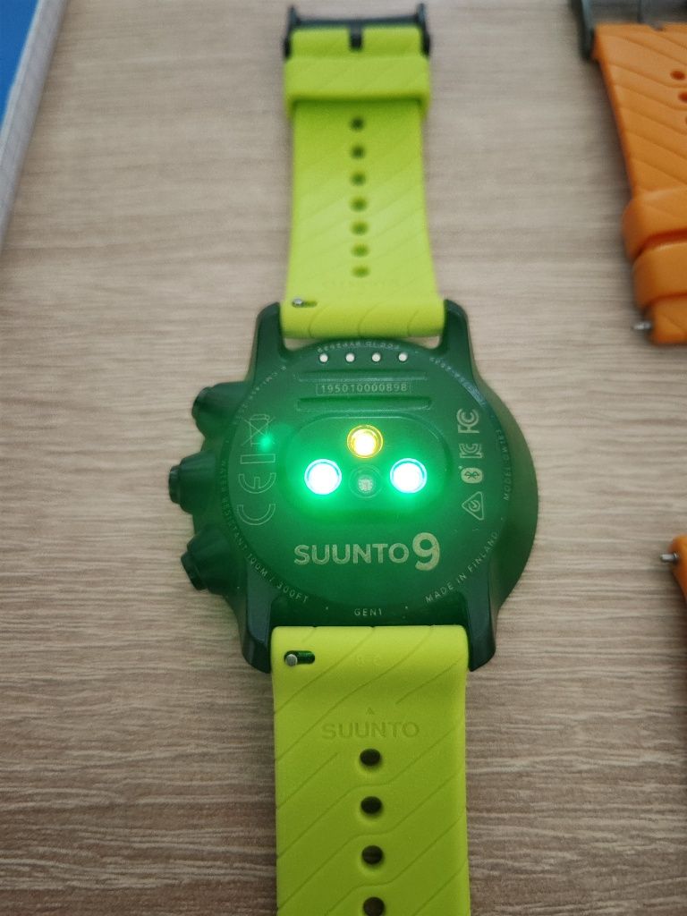 Suunto 9 + dodatkowy pasek + dodatkowy kabel