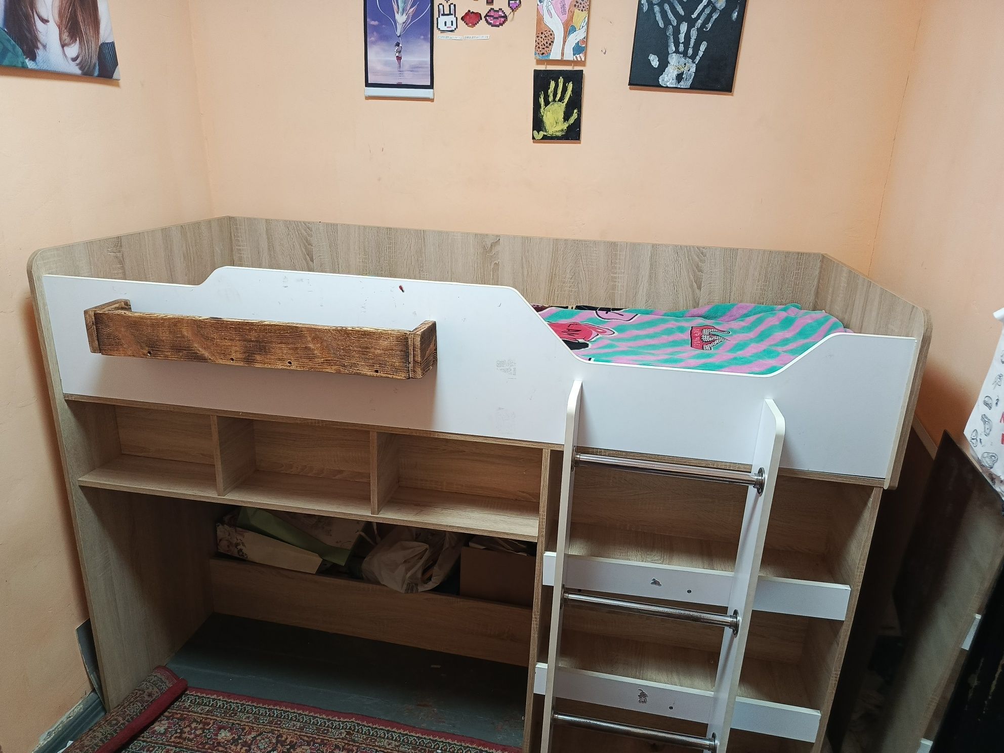 Кровать Стол Шкаф