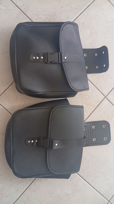 Conjunto de duas malas para mota e alvo de dardos