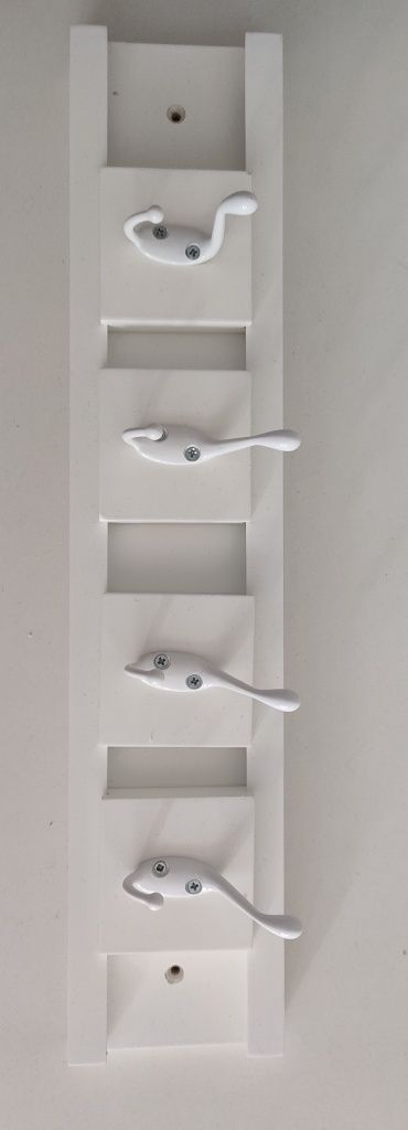 Wieszak w stylu loft biały