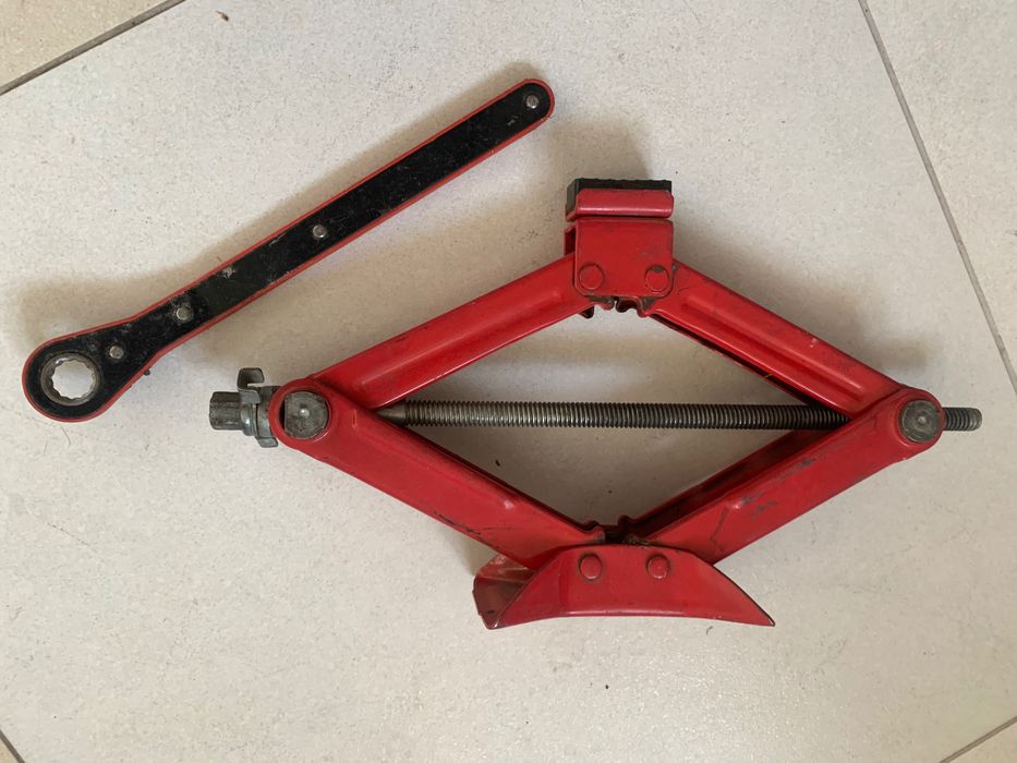 Домкрат автомобільний 2 т