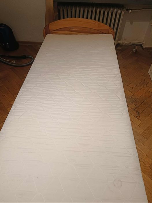 Łóżko drewniane z materacem 70