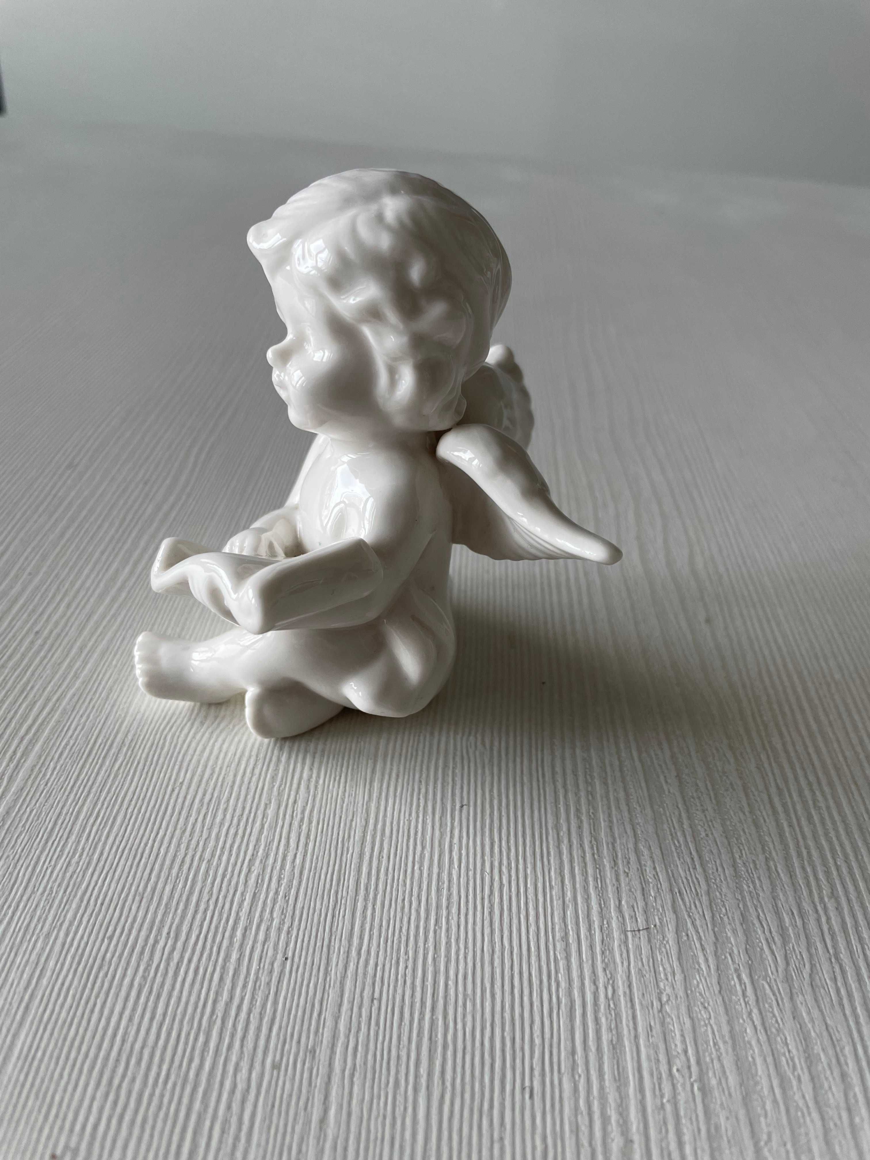 Figurka aniołka, biała ceramiczna