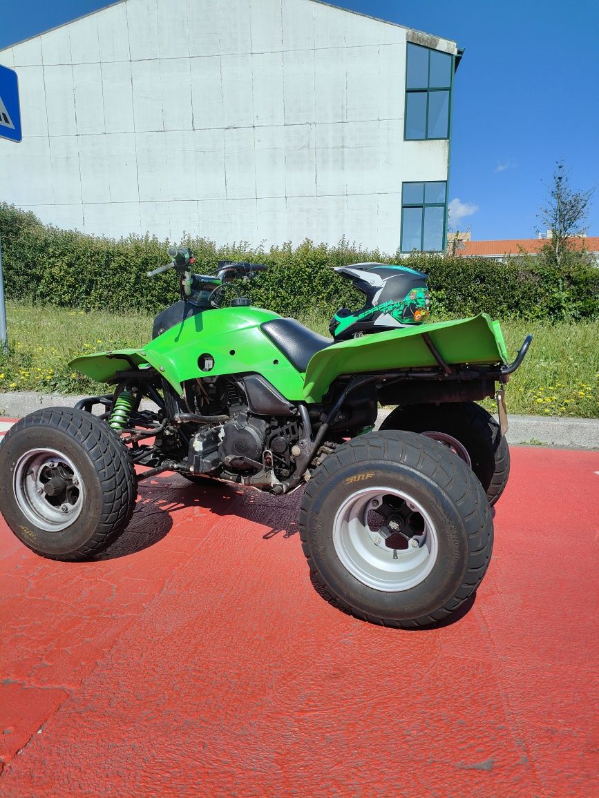 Moto 4 Kawasaki 250