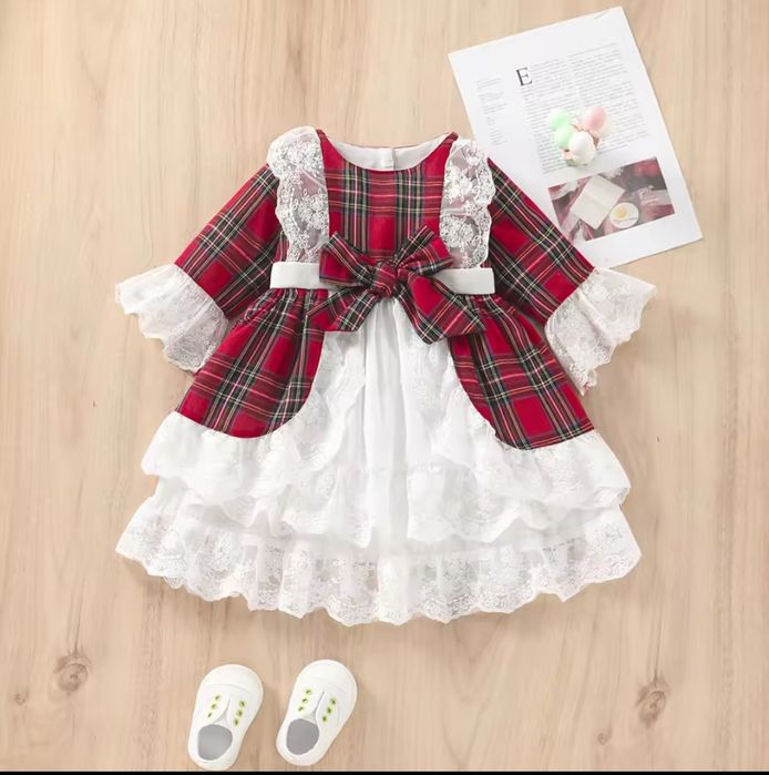 Sukienka 3-4 lata w czerwona z koronką na święta, wigilię