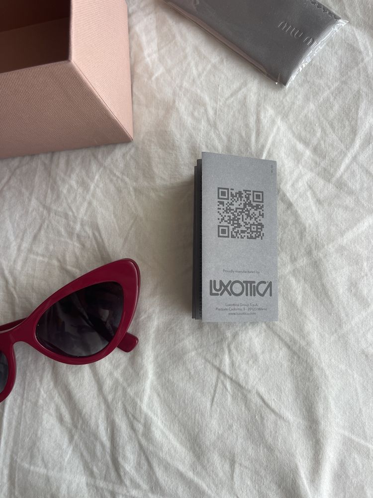 Oculos Miu Miu originais Cateye 16HS09S