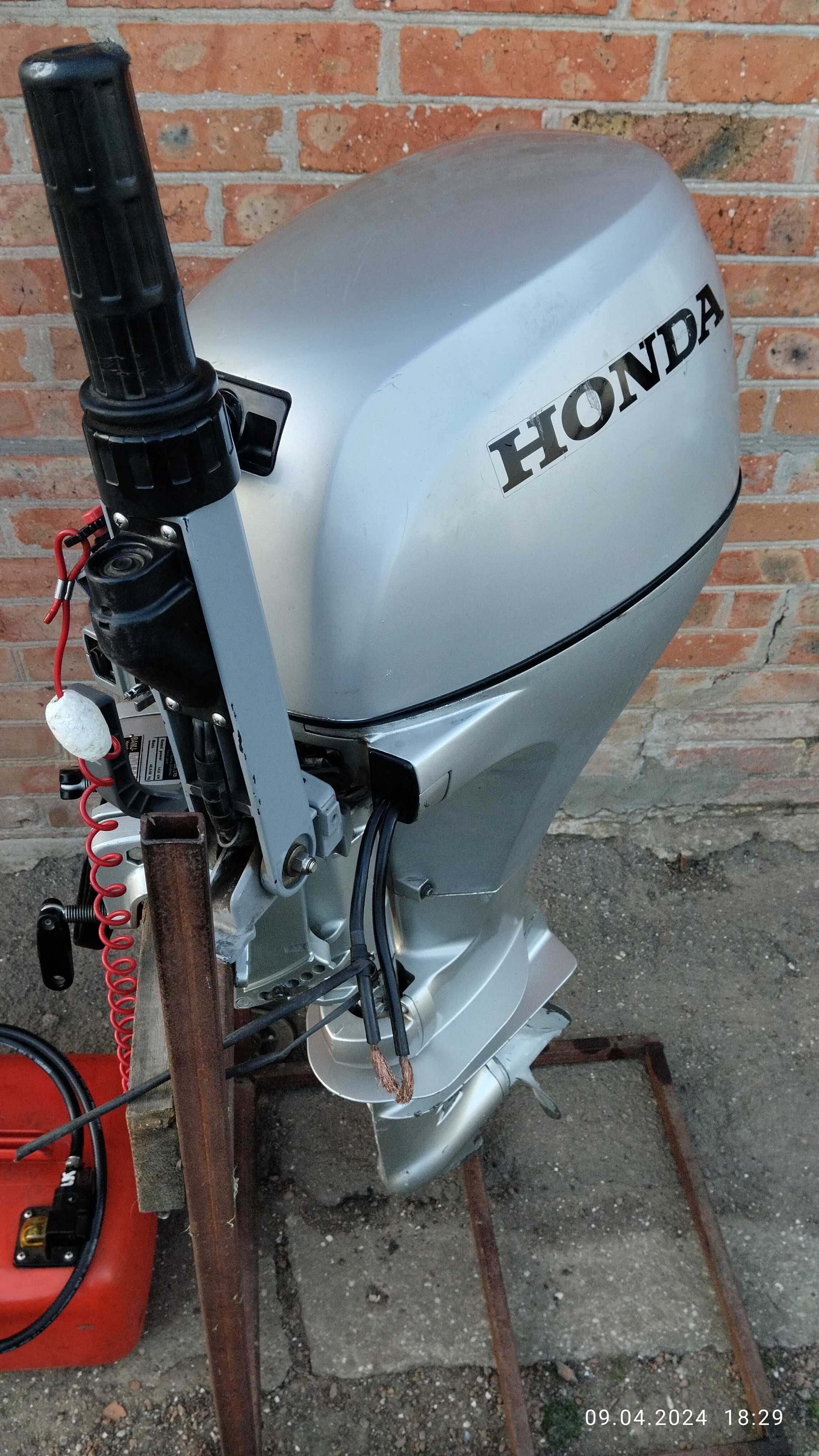 Мотор лодочный Honda 20