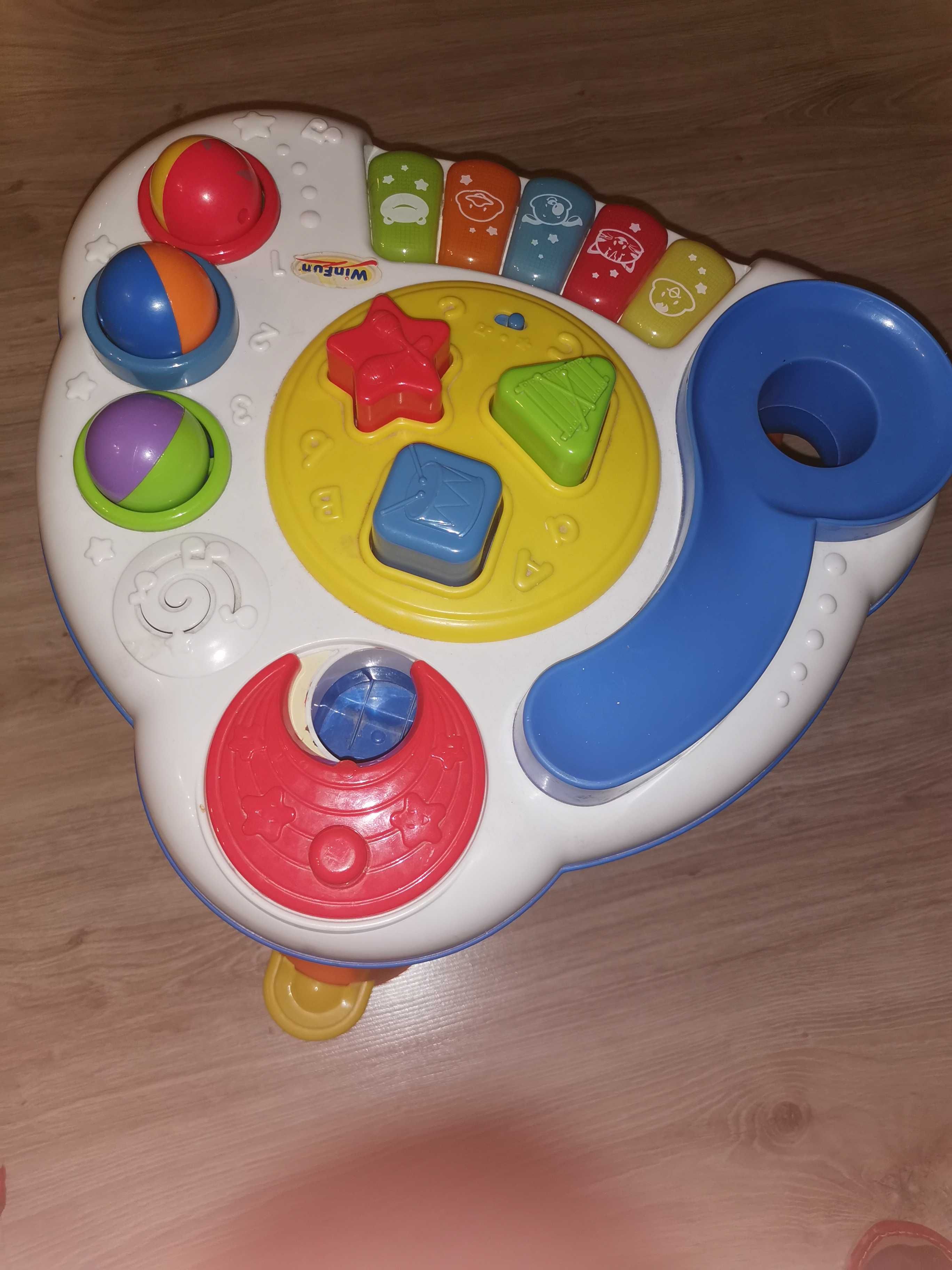 Stoliczek z piłeczkami Smily Play