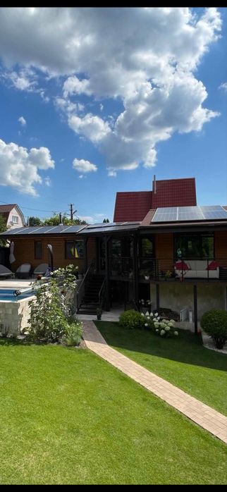 Енергонезалежний будинок з басейном біля Києва, баня, ліс