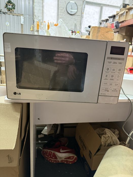 Иікрохвилова піч LG ms 2347 es