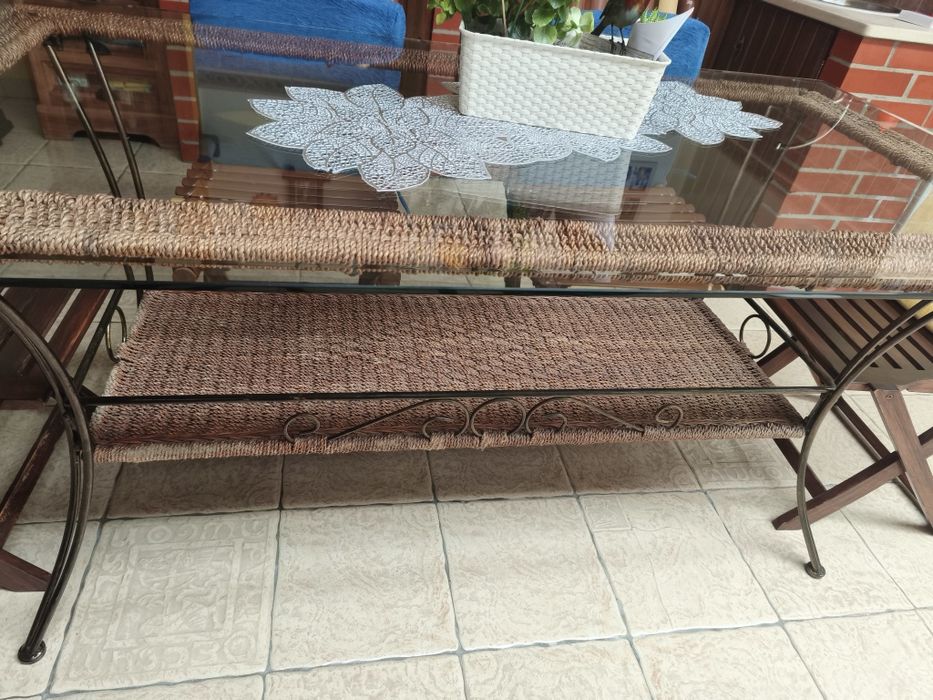 Mesa com tampo de vidro