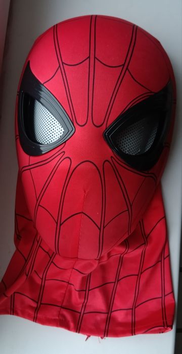 Маска людини паука