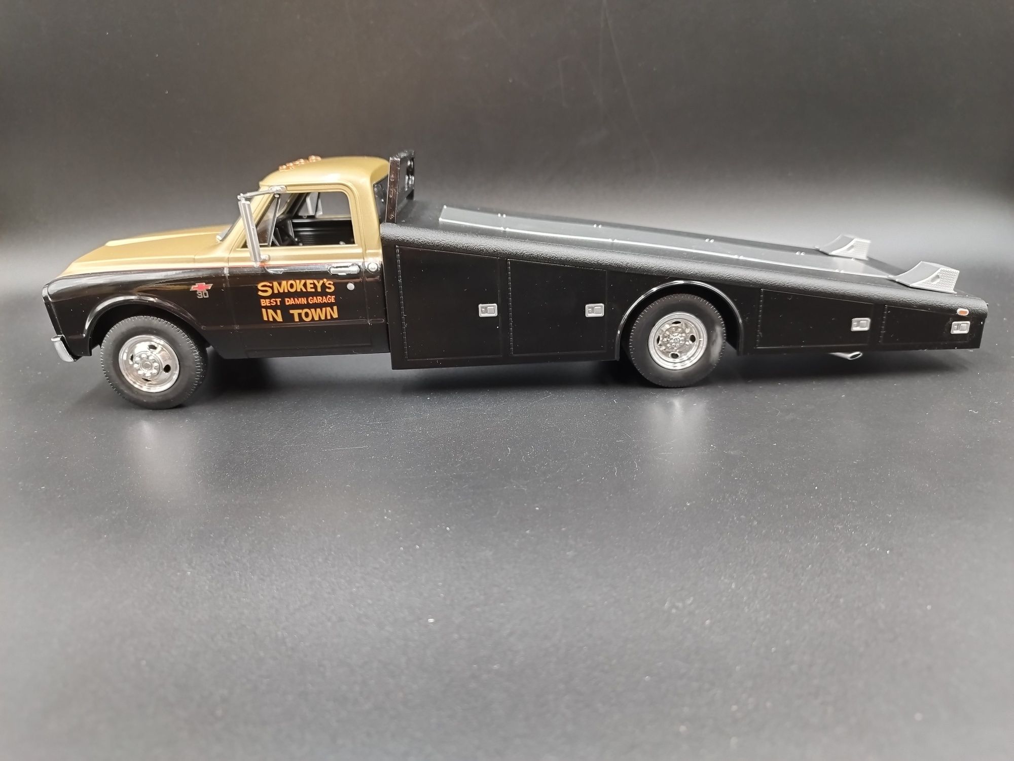 1:18 ACME 1967 Chevrolet C-30 Ramp truck limit320/560 Smokey Yunick