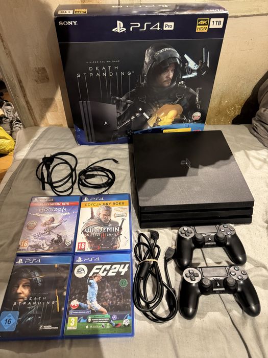 Okazja zestaw: Ps4 pro 1Tb 7216B/ 2 pady/ 4gry