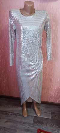 Блискуча сукня міді