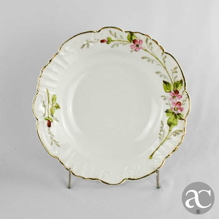 Prato fundo com relevos e flores porcelana Vista Alegre
