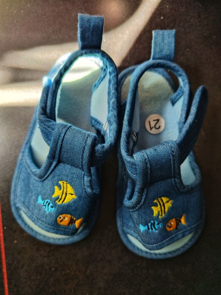 Sandałki niemowlęce 21