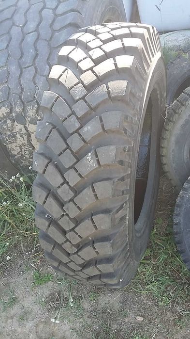 opona 10-20 Pneumat 100% bieżnika stan bdb opony stan bdb