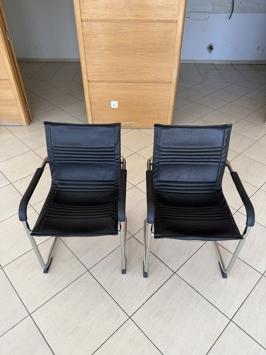 2 cadeiras de pele