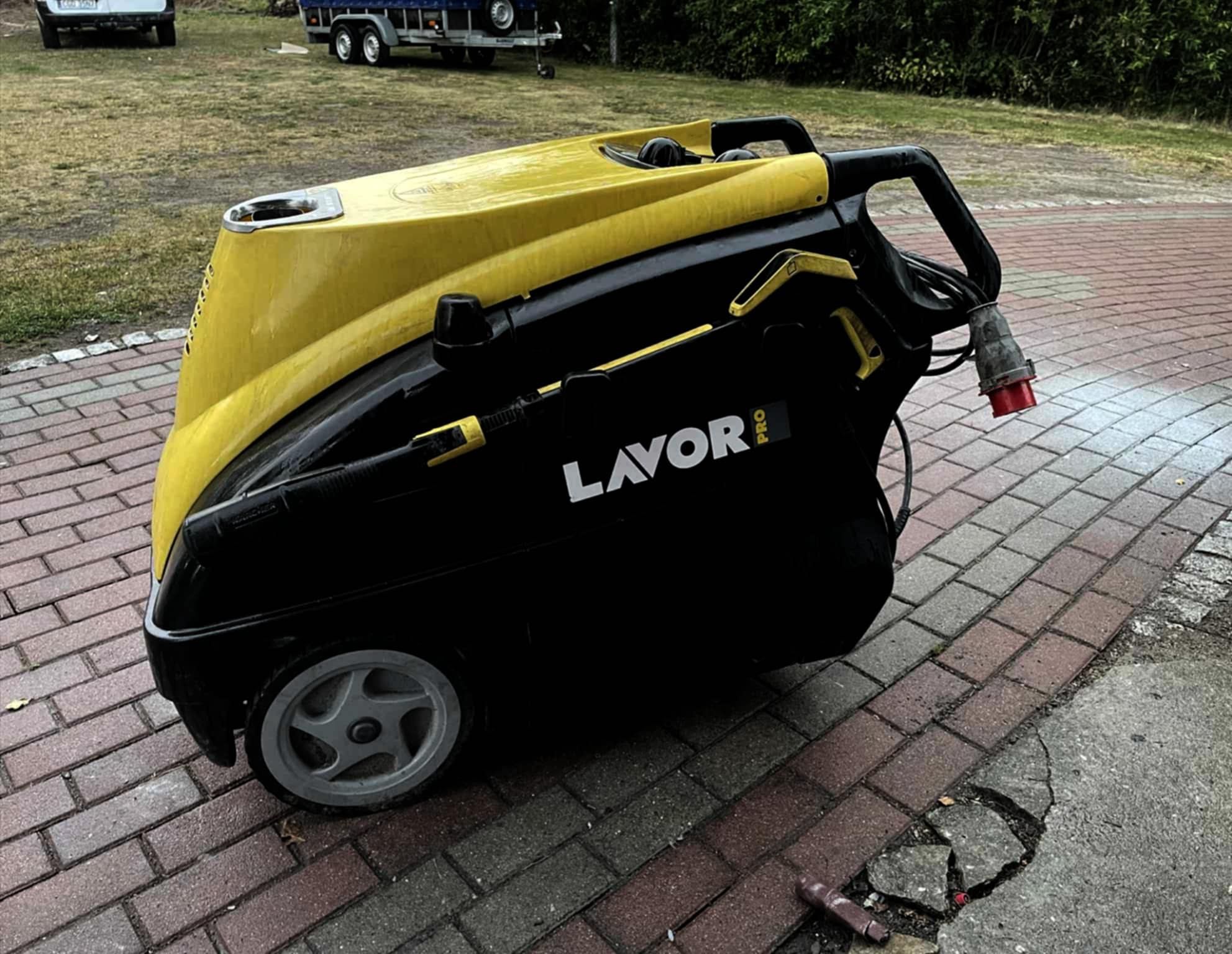 Myjka ciśnieniowa ciepłowodna  Lavor- Pro Tekna