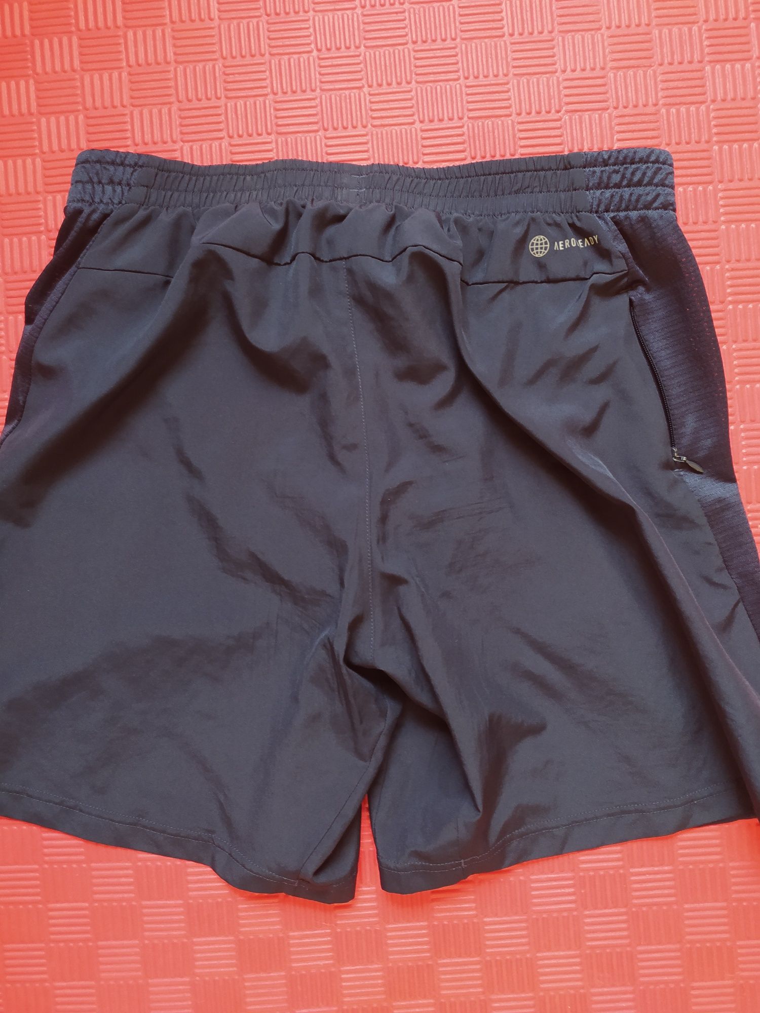 Adidas aeroready шорти, розмір М.