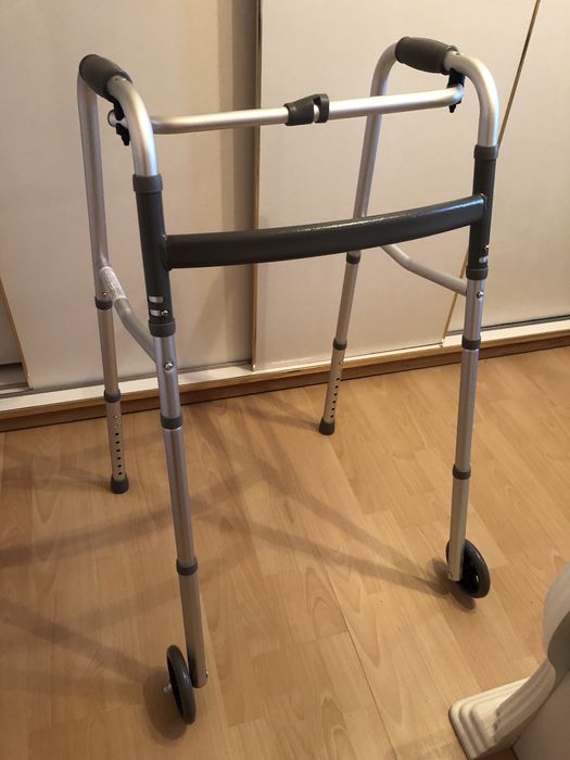 Ходунки на колесах для дорослих