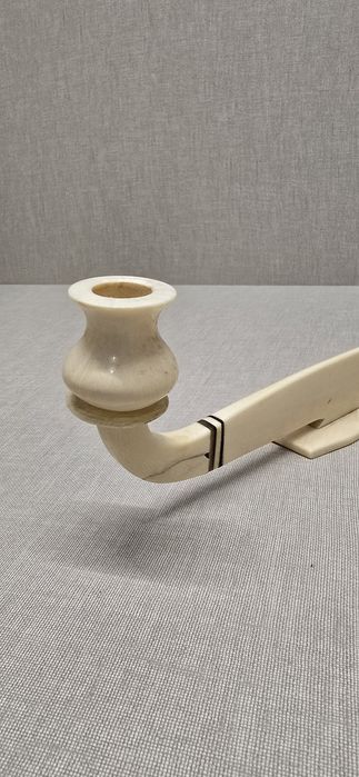 Bonito castiçal em material nobre