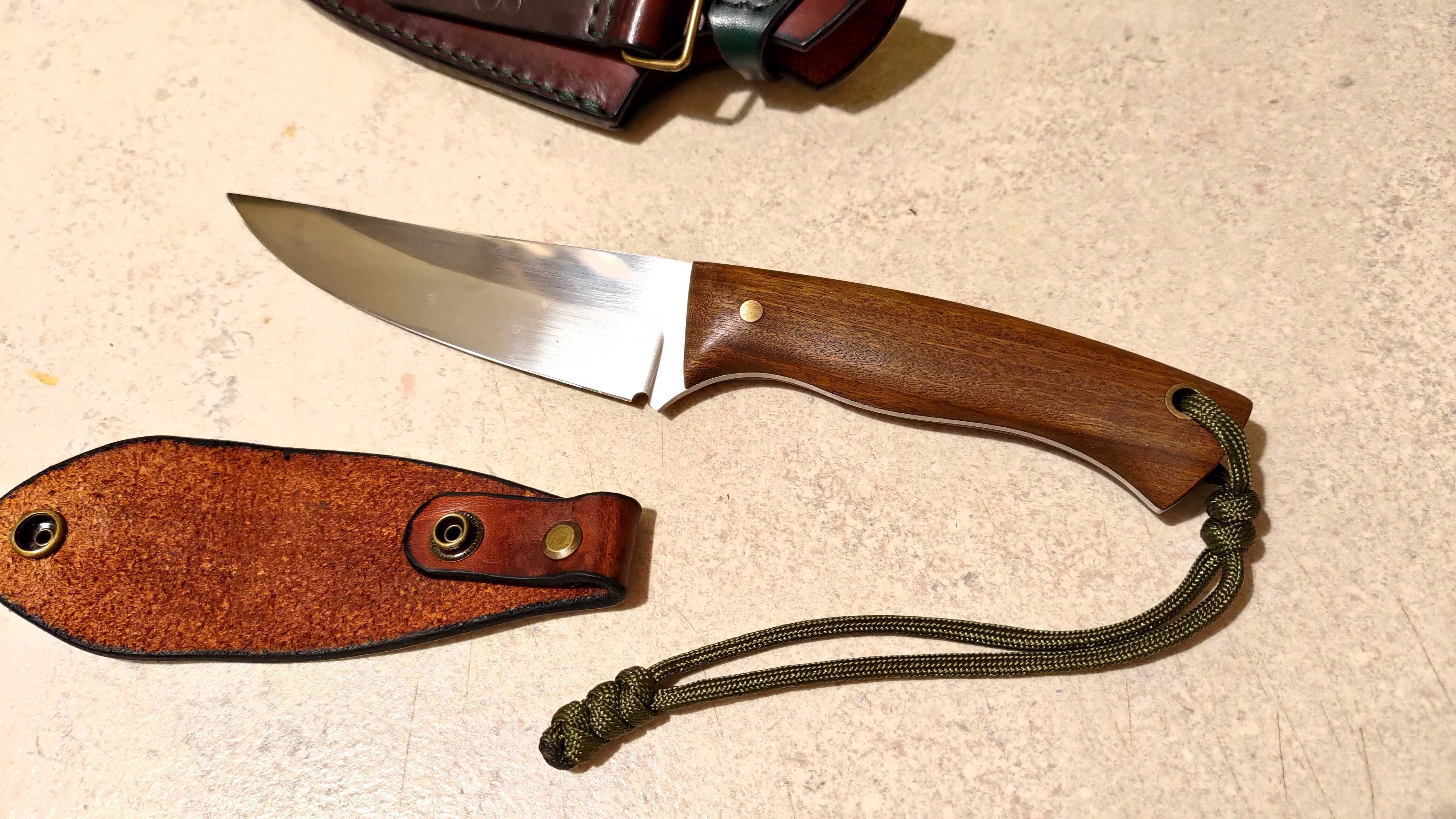 Borubar Skóroszyj - nóż do lasu od nożoroba ze skórzaną pochwą