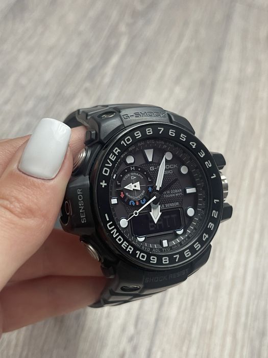 Чоловічий годинник Casio GWN-1000B, чорного кольору