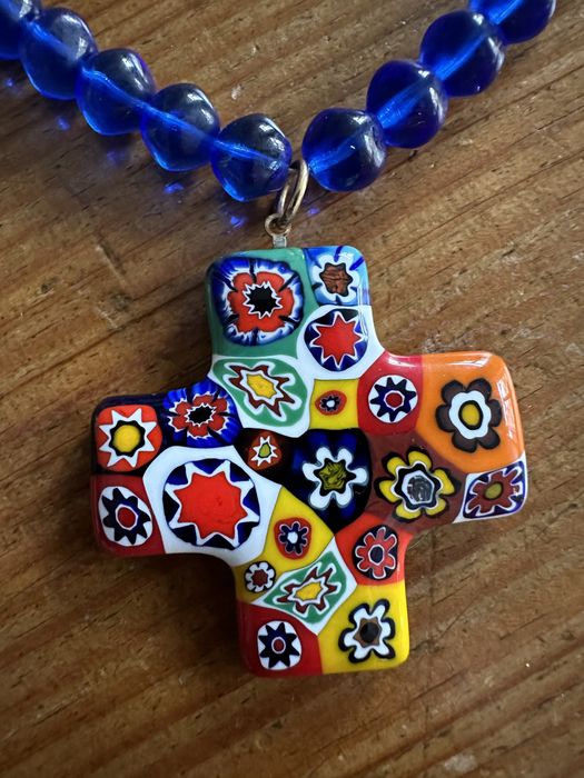 Colar em vidro com cruz em vidro Murano