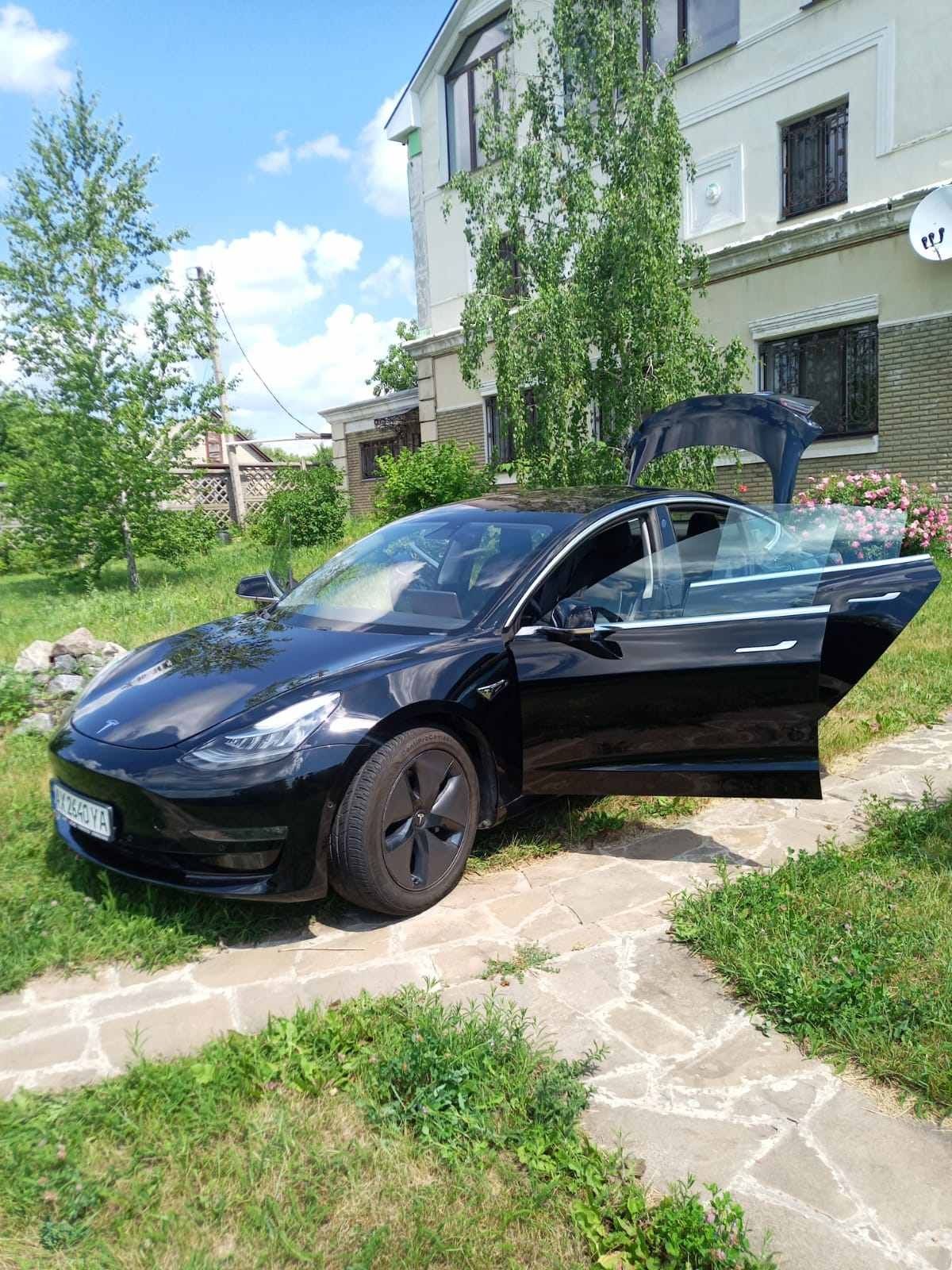 Продам авто tesla model 3