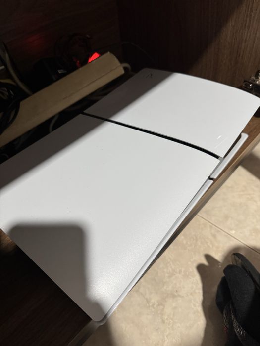 PS5 Digital 1TB + 2 comandos + Conta PSPLUS