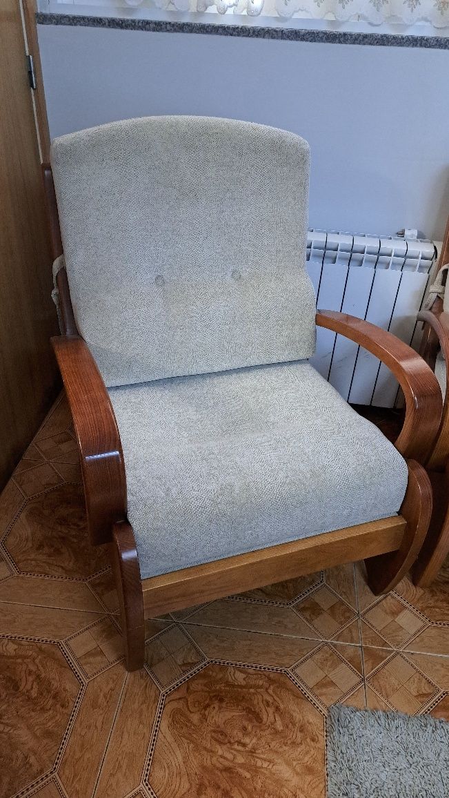 Conjunto de Sofás (3 + 1 + 1 lugares)