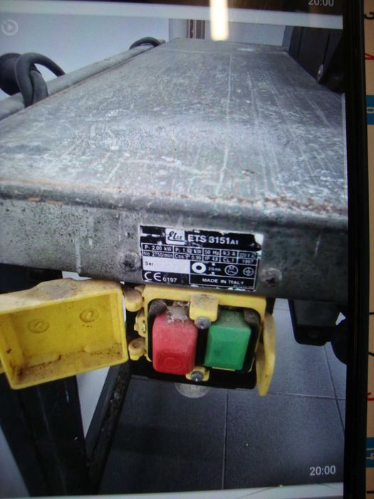 Mesa ELU em ferro para corte de madeira com disco angular ELU, Usada