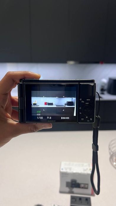 Máquina Fotográfica Mirrorless Sony ZV-1