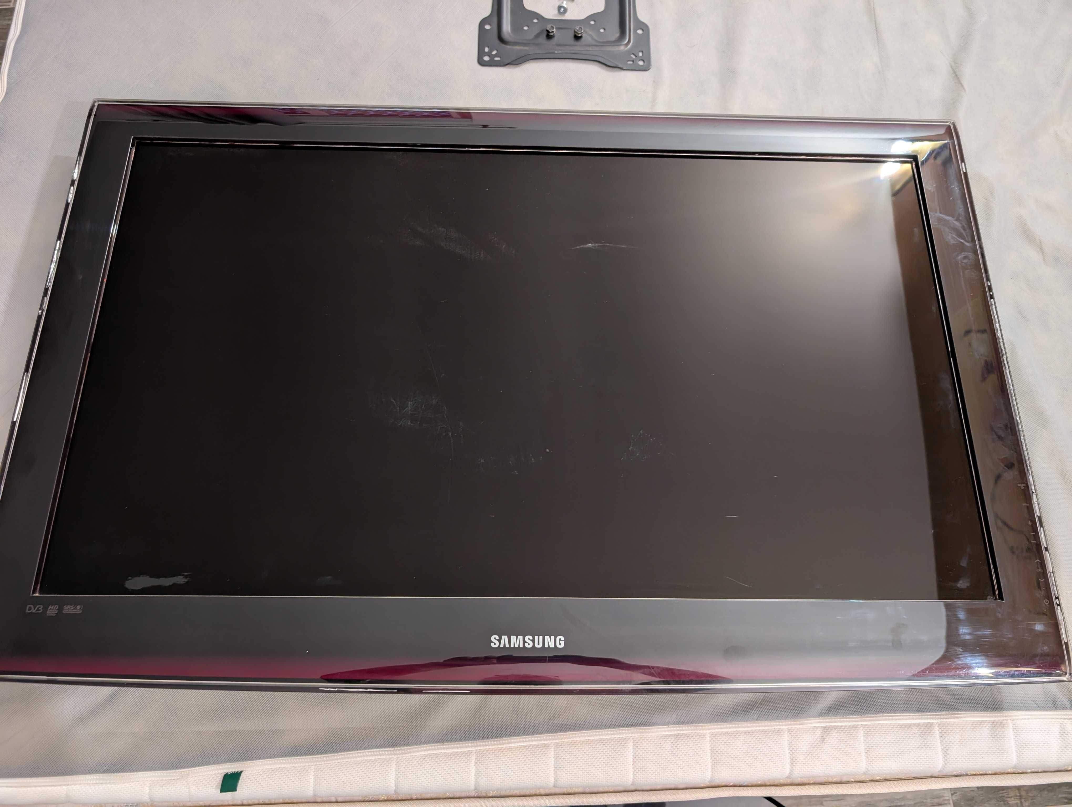 Vendo tv Samsung 40" usado com suporte novo em folha